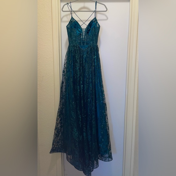 Gorgeous sequined, aqua-green, prom dress - Picture 4 of 7